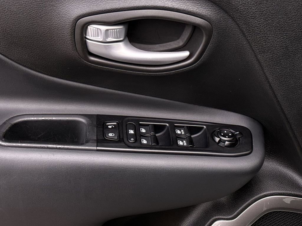 Used 2023 Jeep Renegade Latitude image 15