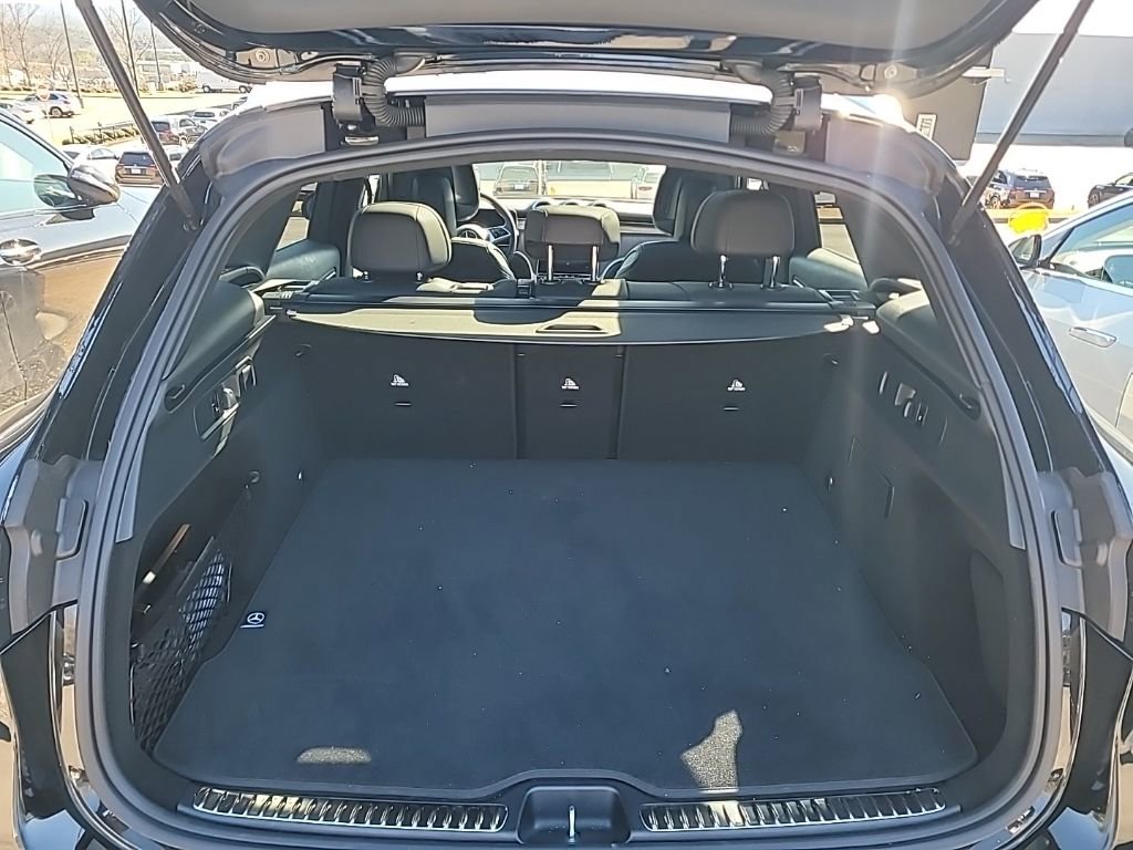 Used 2025 Mercedes-Benz GLC 300 4MATIC image 11