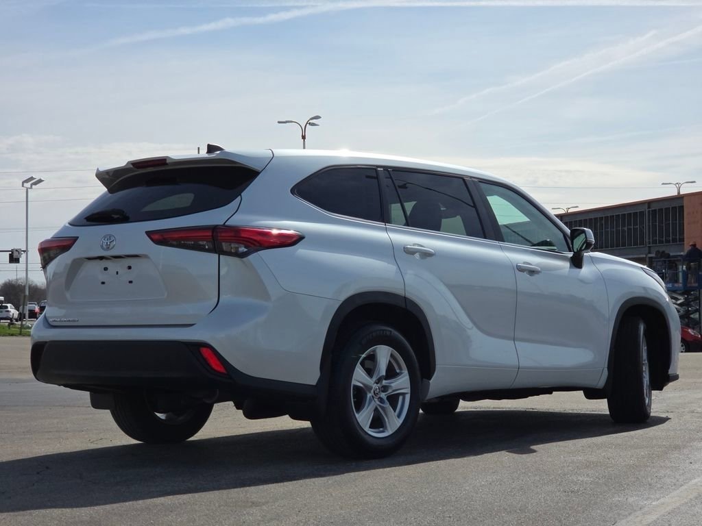 Used 2023 Toyota Highlander L image 23