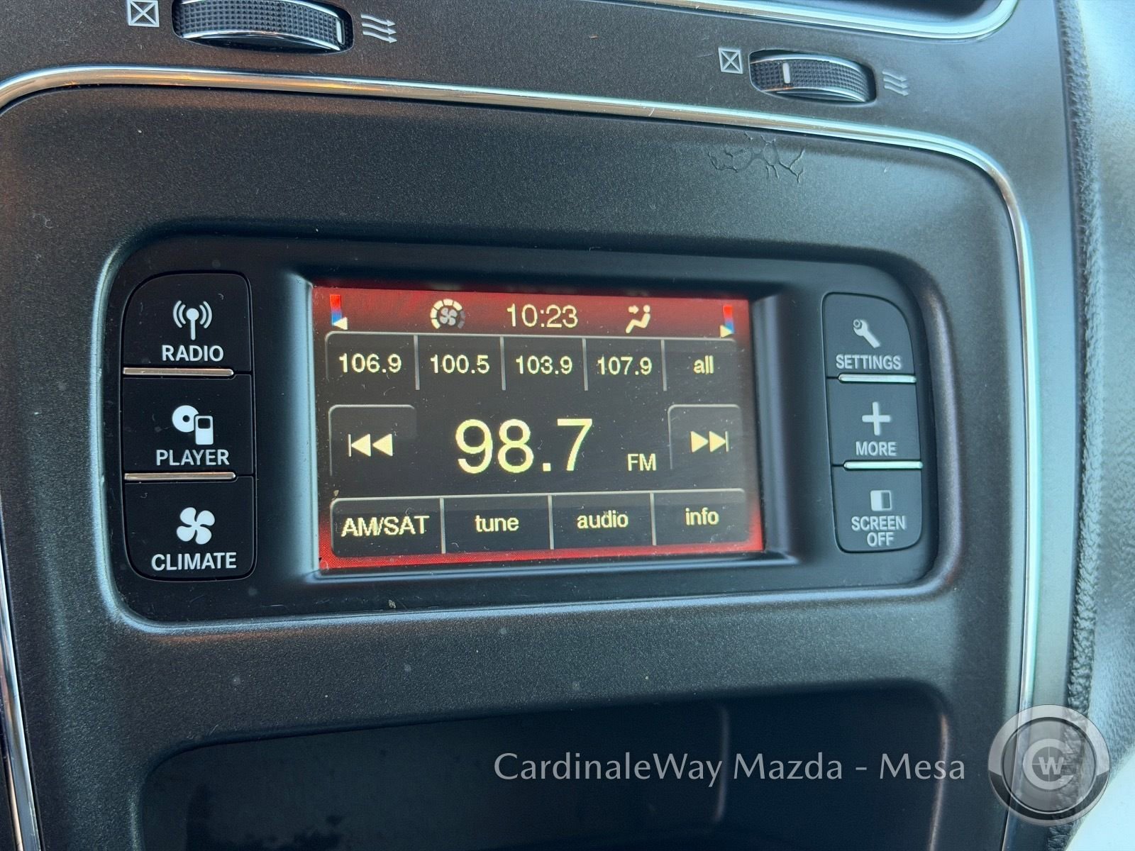 Used 2018 Dodge Journey SXT w/ Connectivity Group image 25