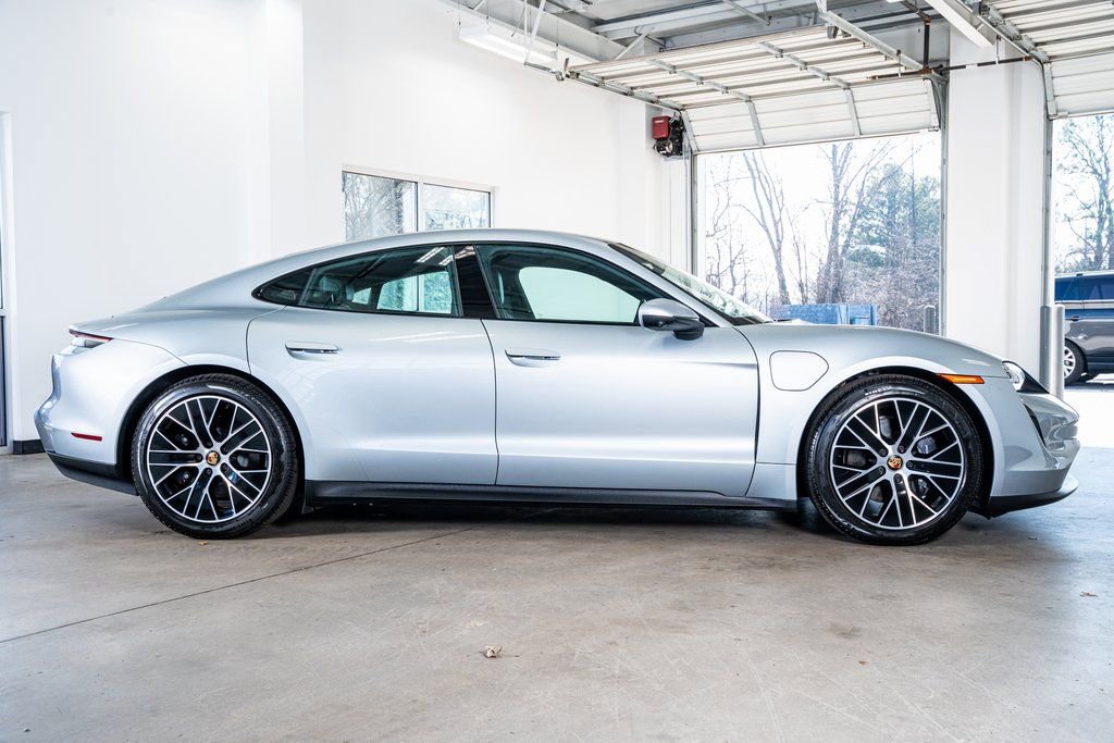 Used 2024 Porsche Taycan image 5