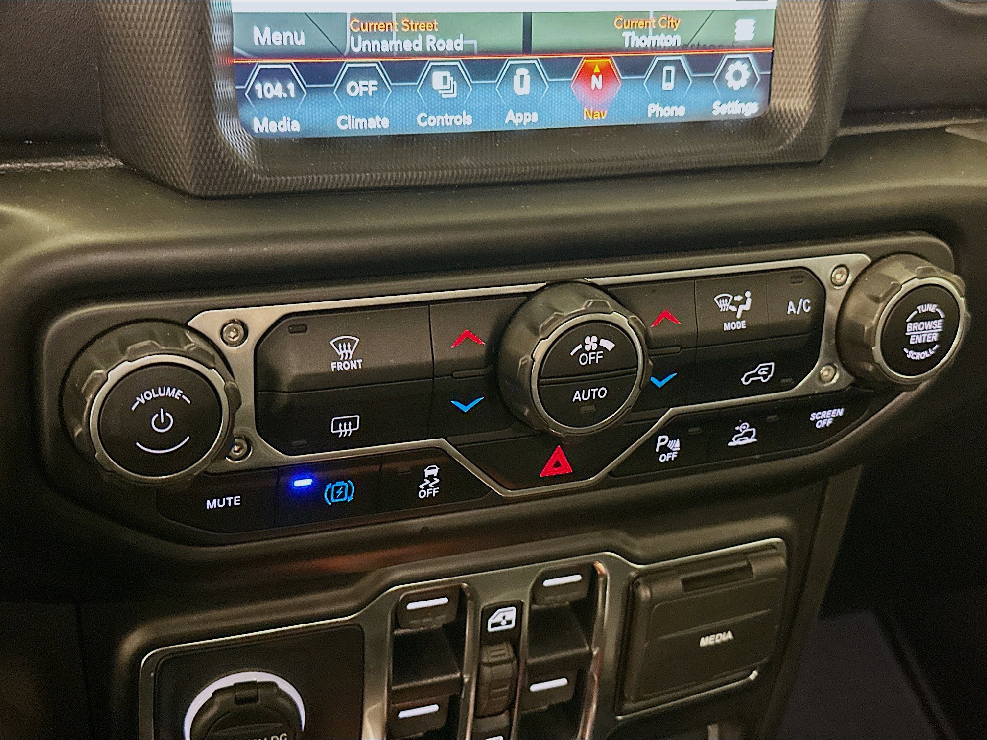 Used 2022 Jeep Wrangler Sahara w/ Safety Group image 24