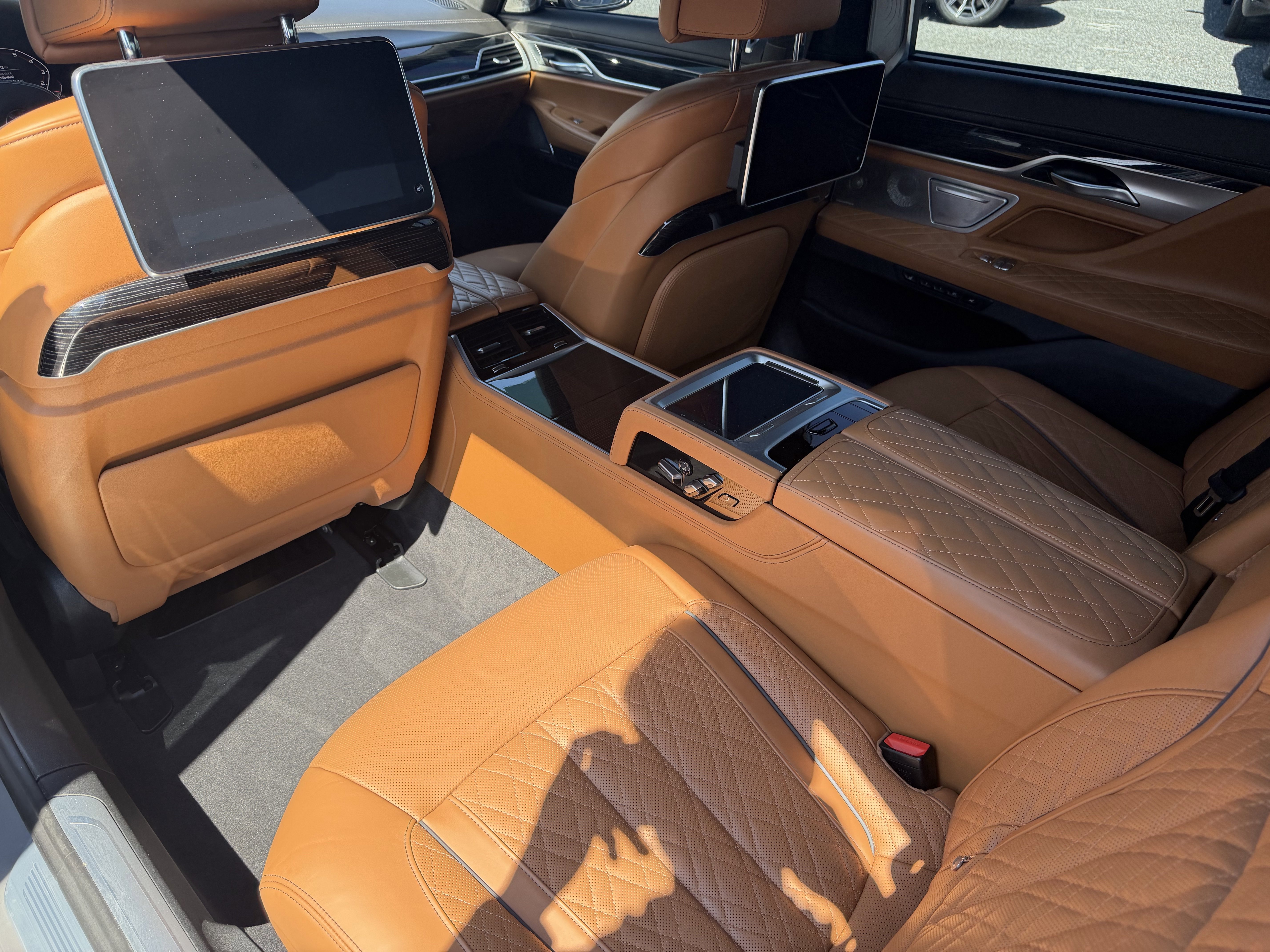 Used 2022 BMW M760i xDrive image 16