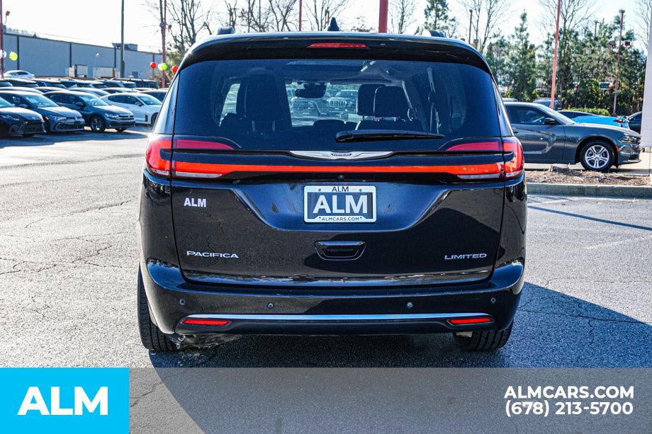 Used 2023 Chrysler Pacifica Limited FWD image 11