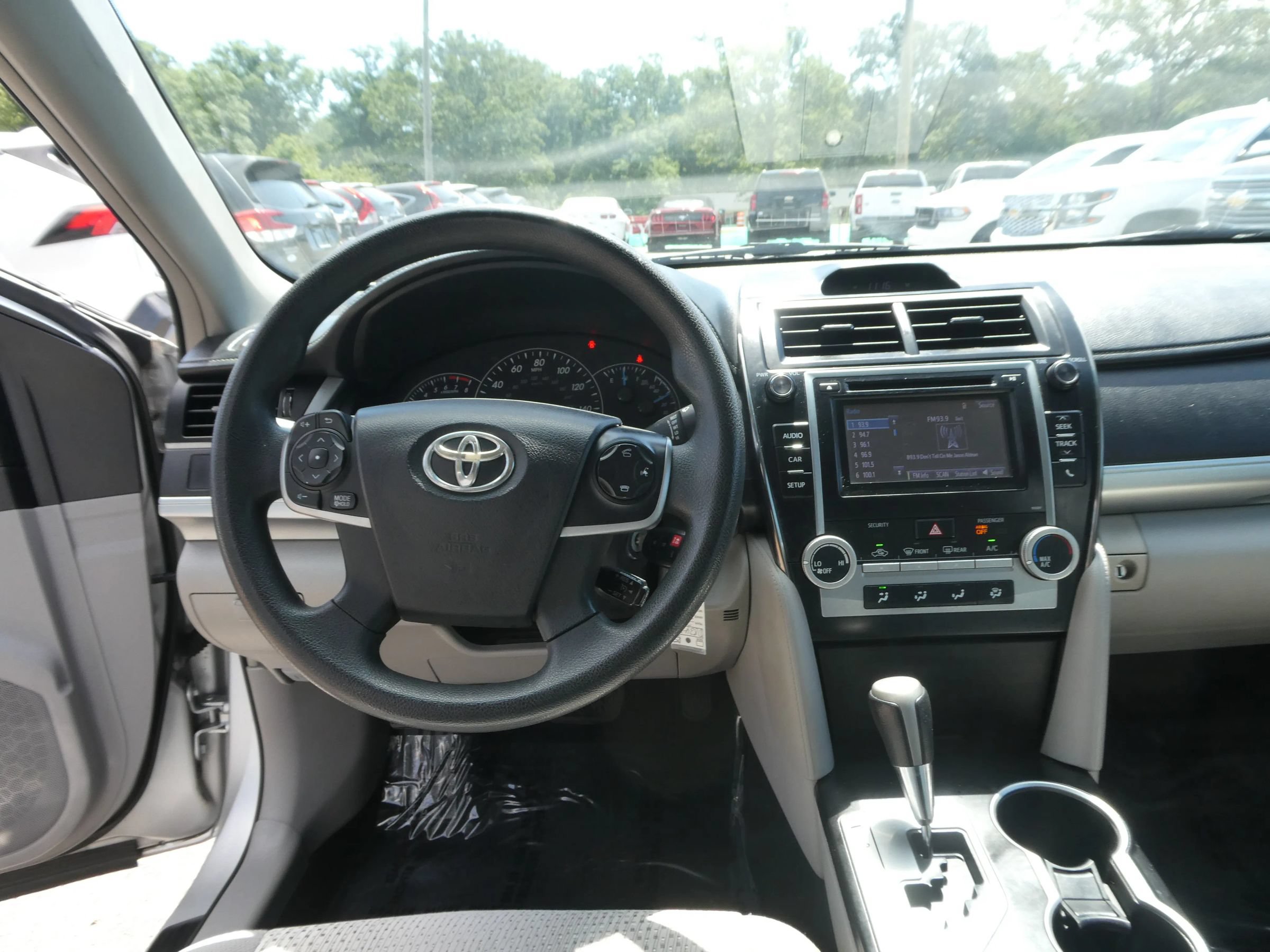 Used 2014 Toyota Camry FWD image 13