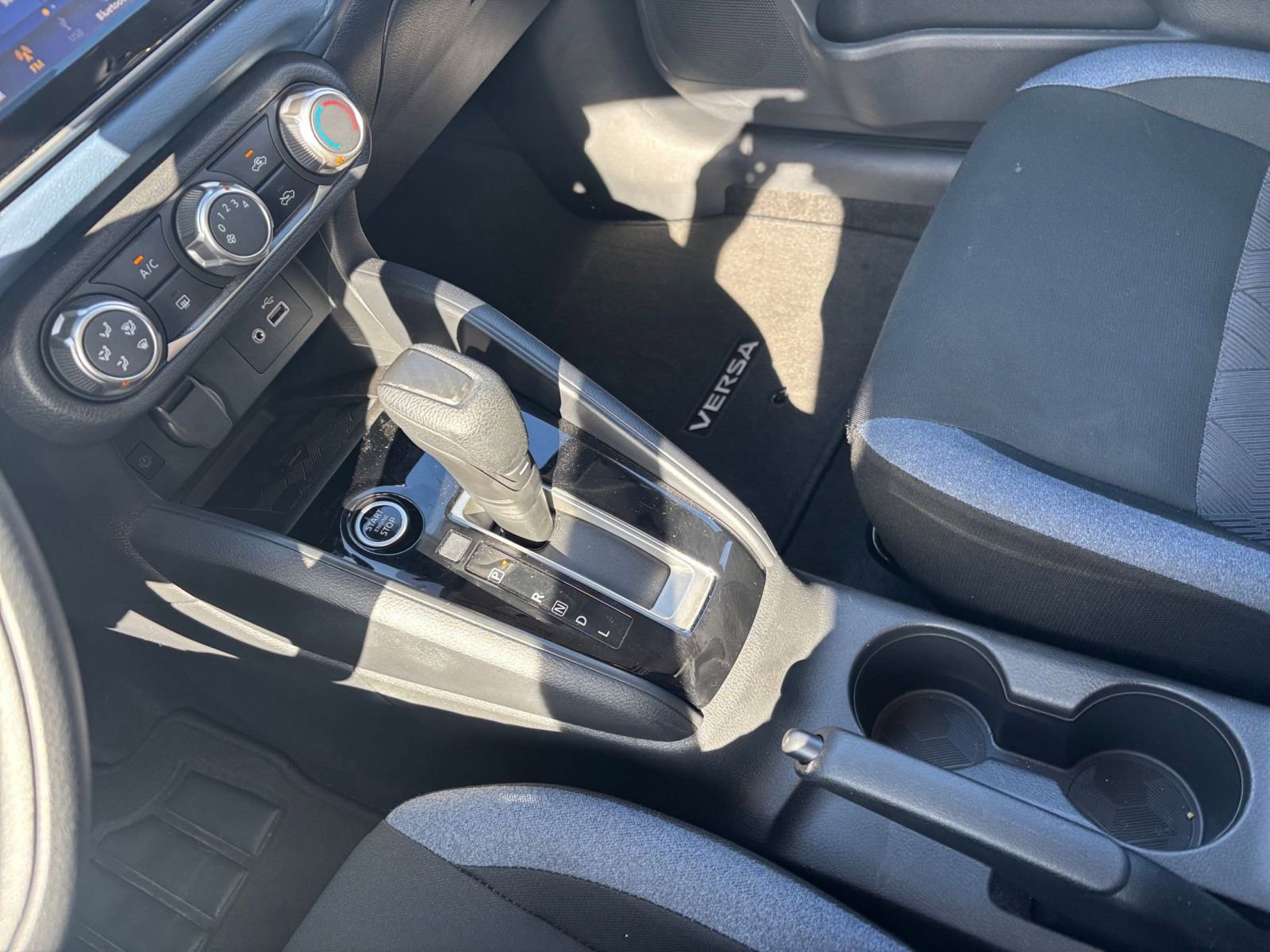 Used 2025 Nissan Versa SV image 39