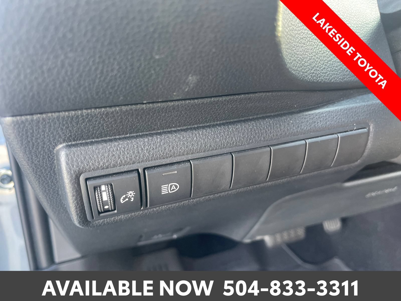 Used 2020 Toyota Corolla LE FWD image 24