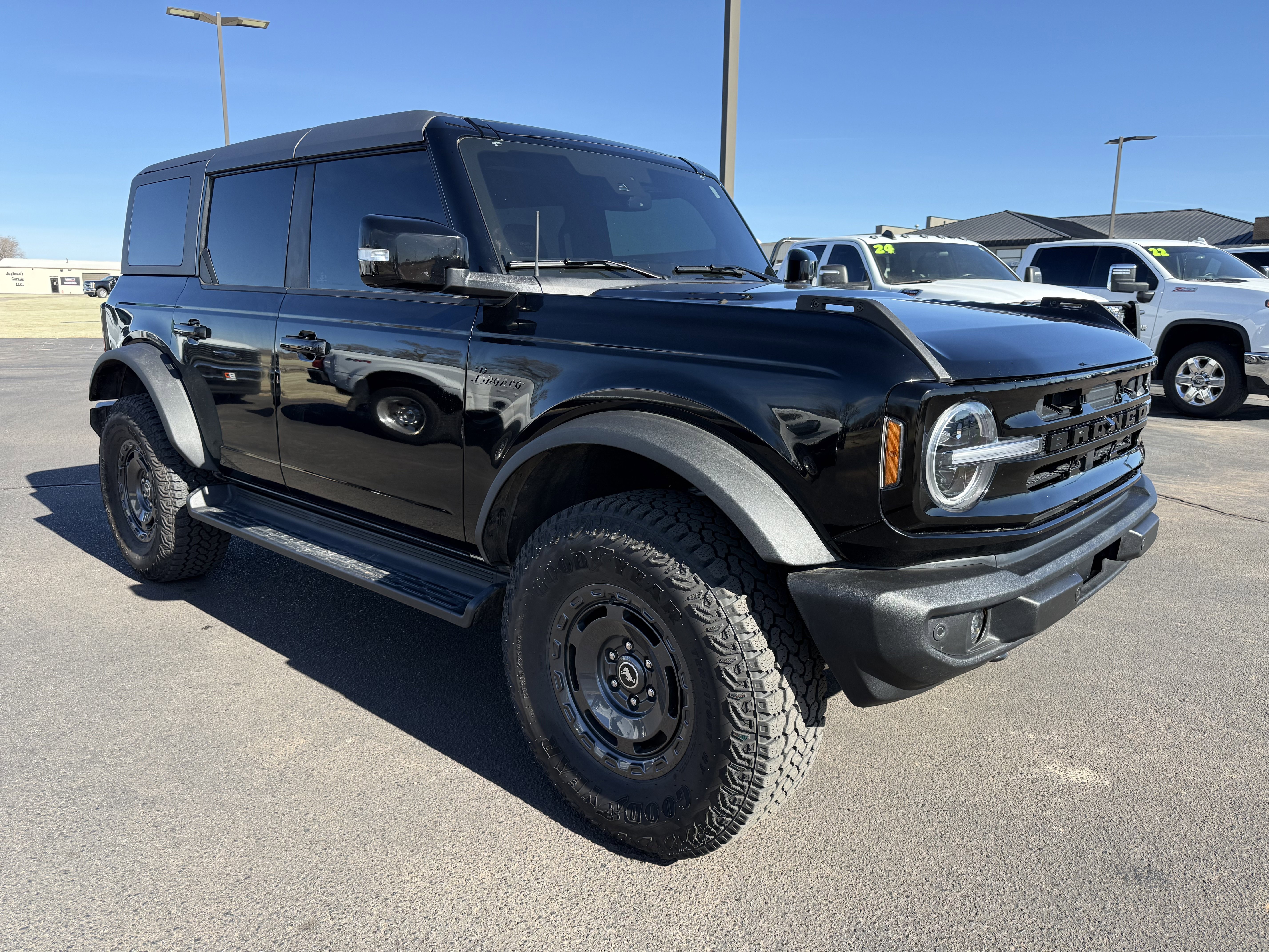 Used 2025 Ford Bronco Outer Banks w/ Sasquatch Package AWD/4WD image 2