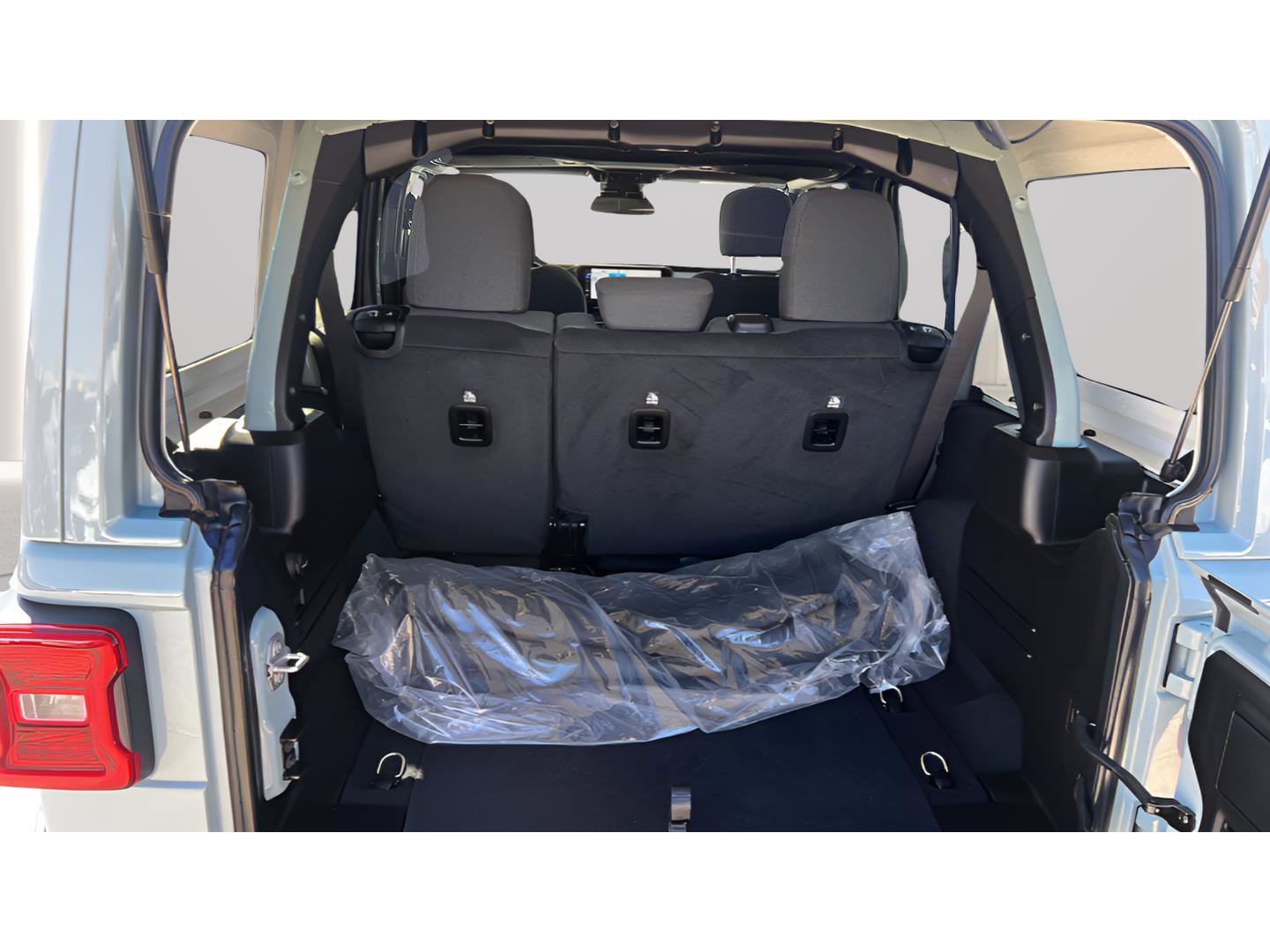 Used 2024 Jeep Wrangler Sahara image 21