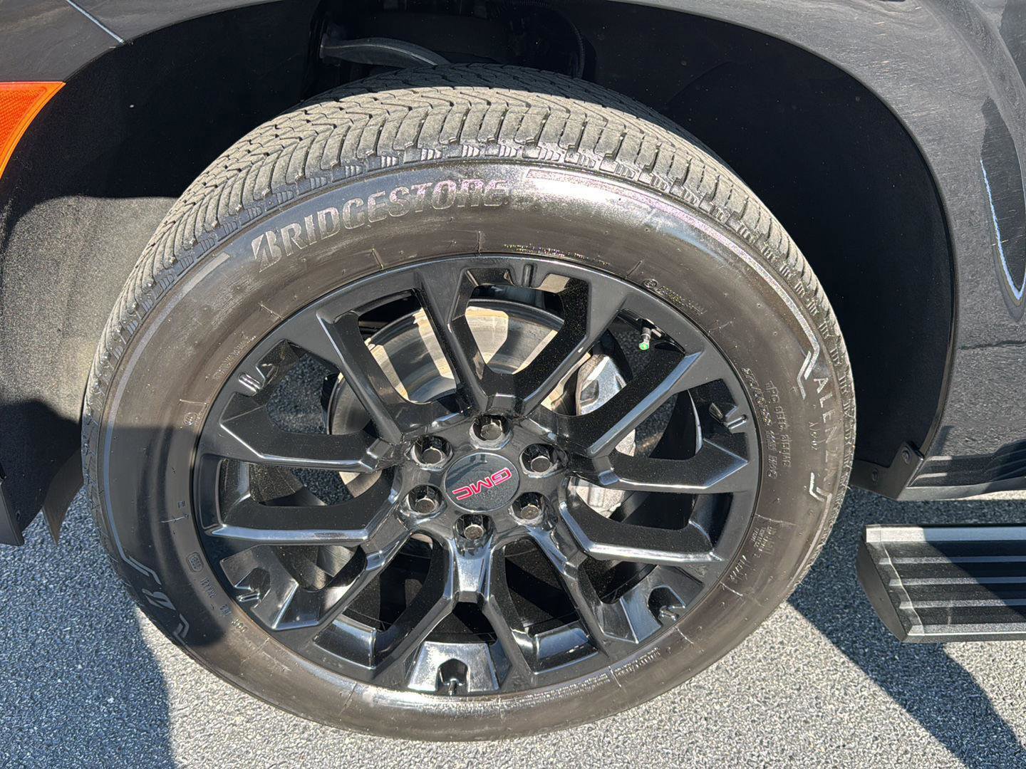 Used 2023 GMC Yukon Denali image 32