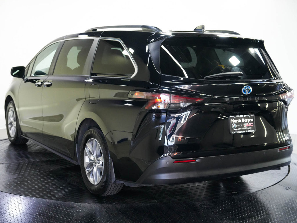 Used 2024 Toyota Sienna XLE w/ XLE Plus Package FWD image 6