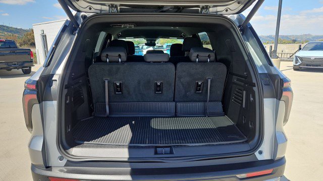 Used 2026 Chevrolet Traverse LT w/ Driver Confidence Package FWD image 26
