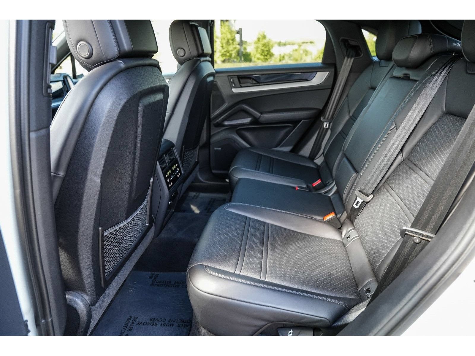 Used 2024 Porsche Cayenne Coupe AWD/4WD image 19