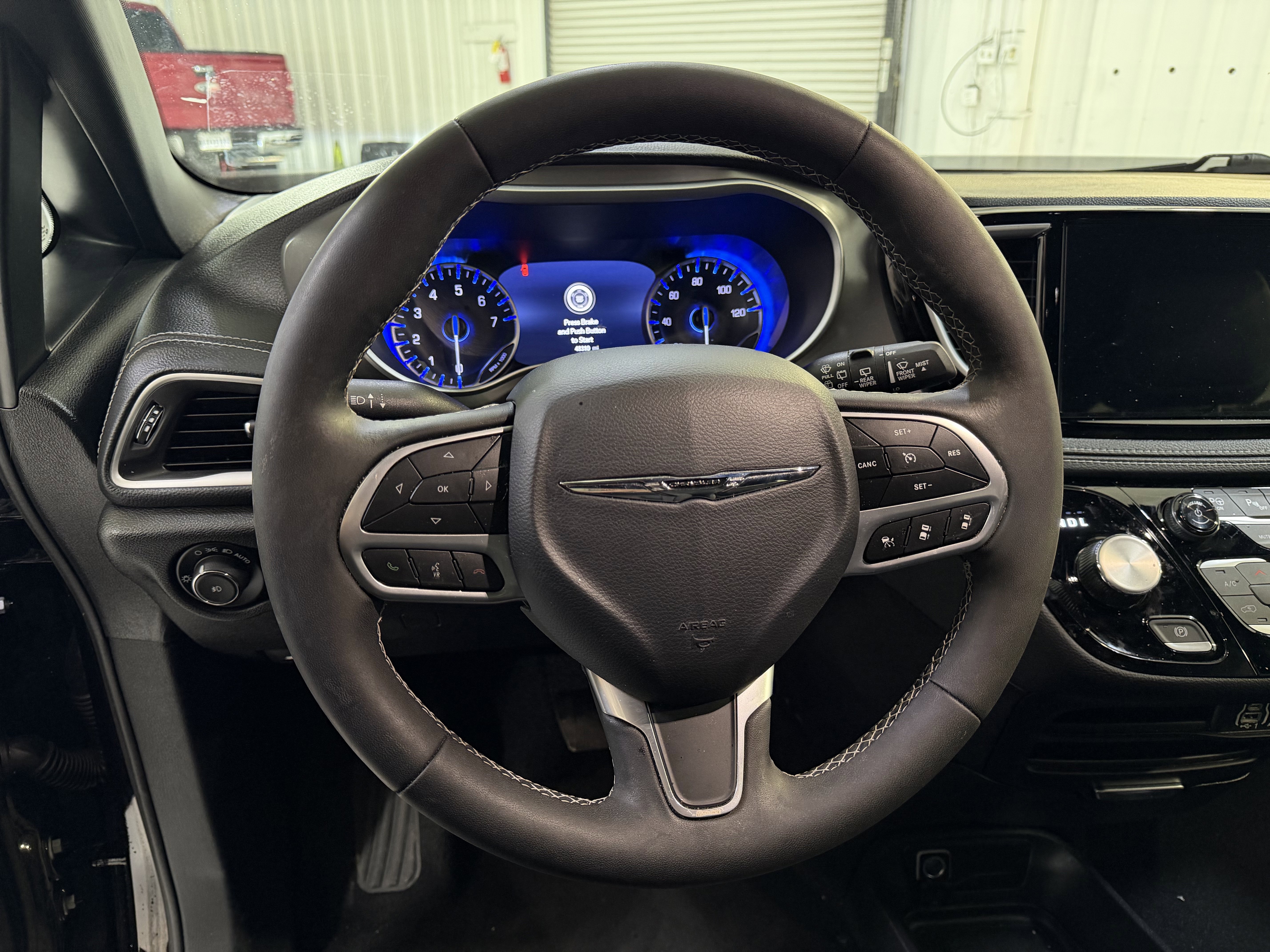 Used 2025 Chrysler Pacifica Select FWD image 15
