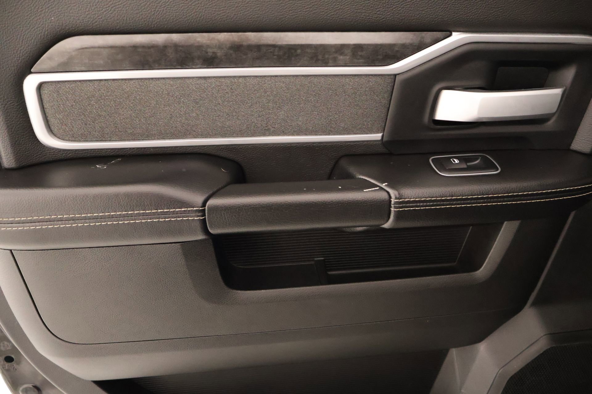 Used 2023 RAM 2500 Big Horn w/ Night Edition AWD/4WD image 16