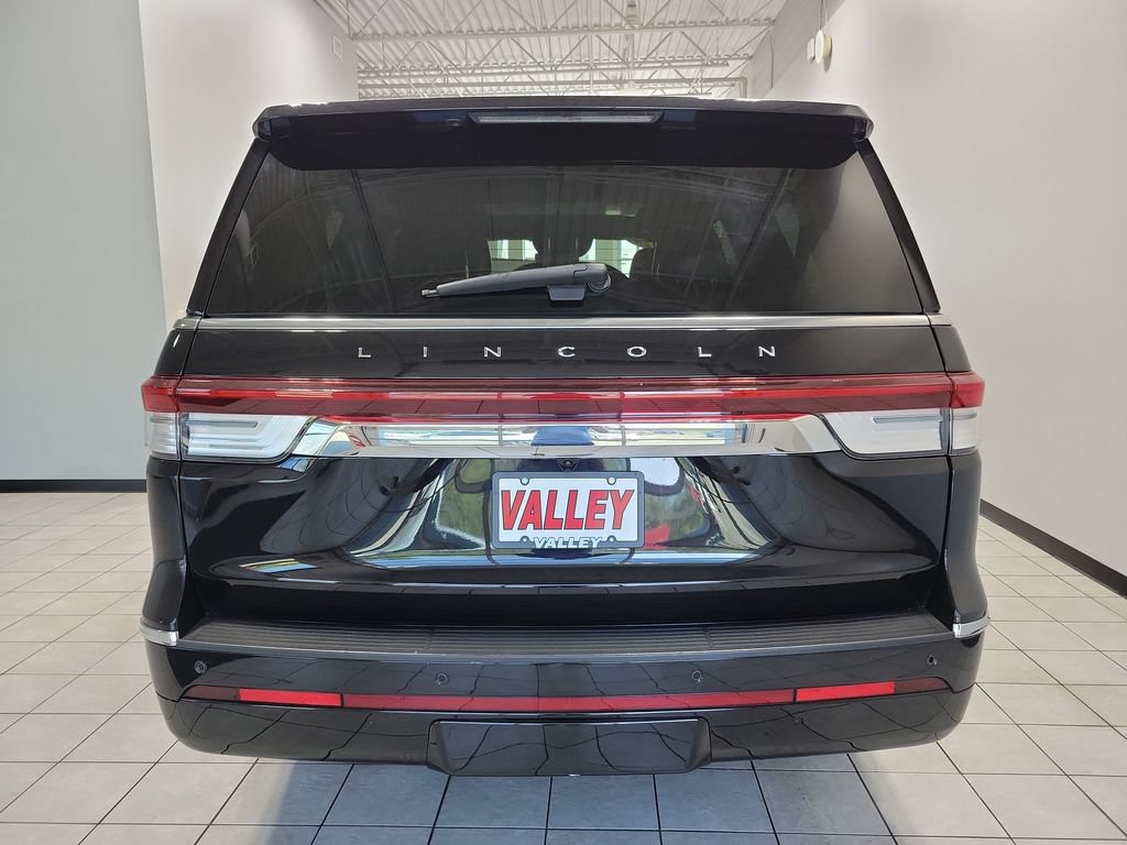 Used 2024 Lincoln Navigator L Reserve AWD/4WD image 11