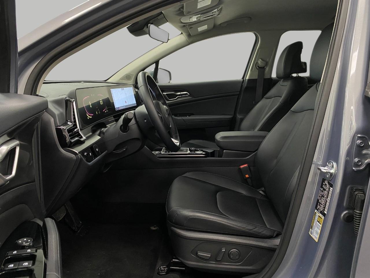 Used 2025 Kia Sportage EX image 30