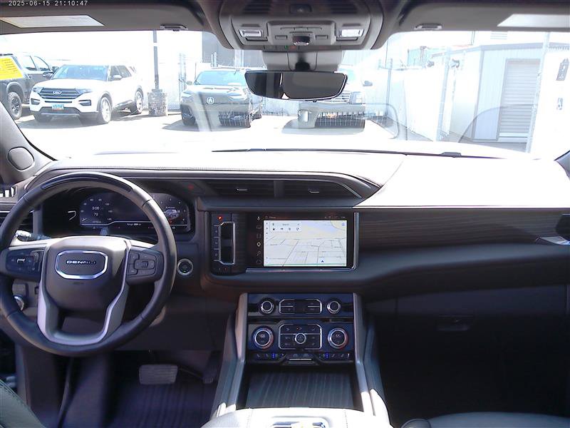 Used 2024 GMC Yukon XL Denali w/ Advanced Technology Package AWD/4WD image 15