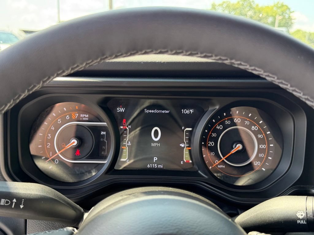 Used 2025 Jeep Gladiator Mojave w/ Convenience Group AWD/4WD image 17