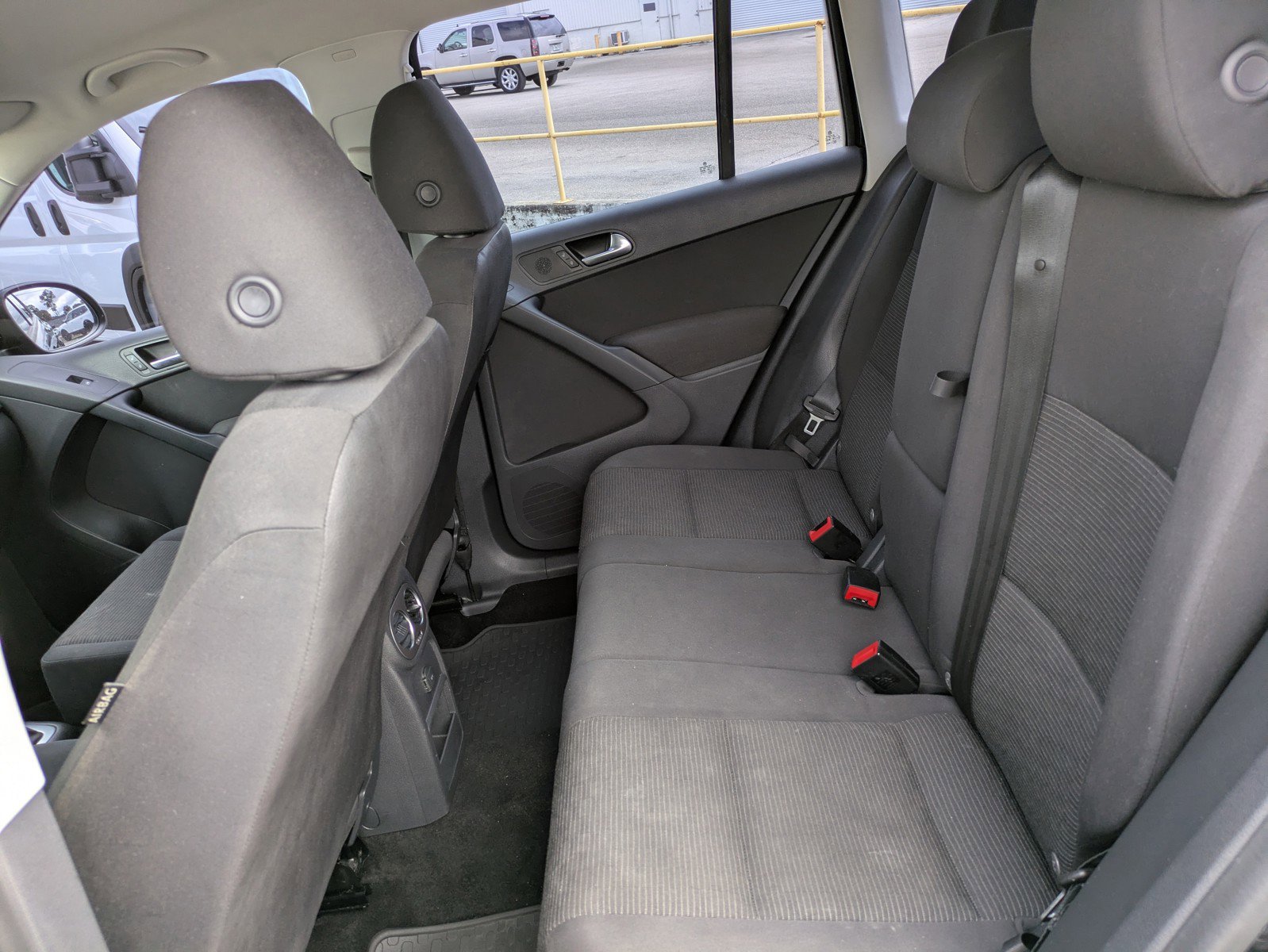 Used 2017 Volkswagen Tiguan S image 10