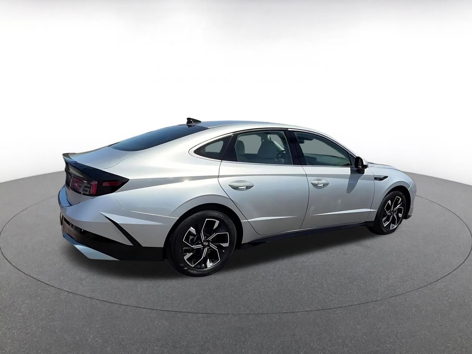 Used 2025 Hyundai Sonata SEL FWD image 14