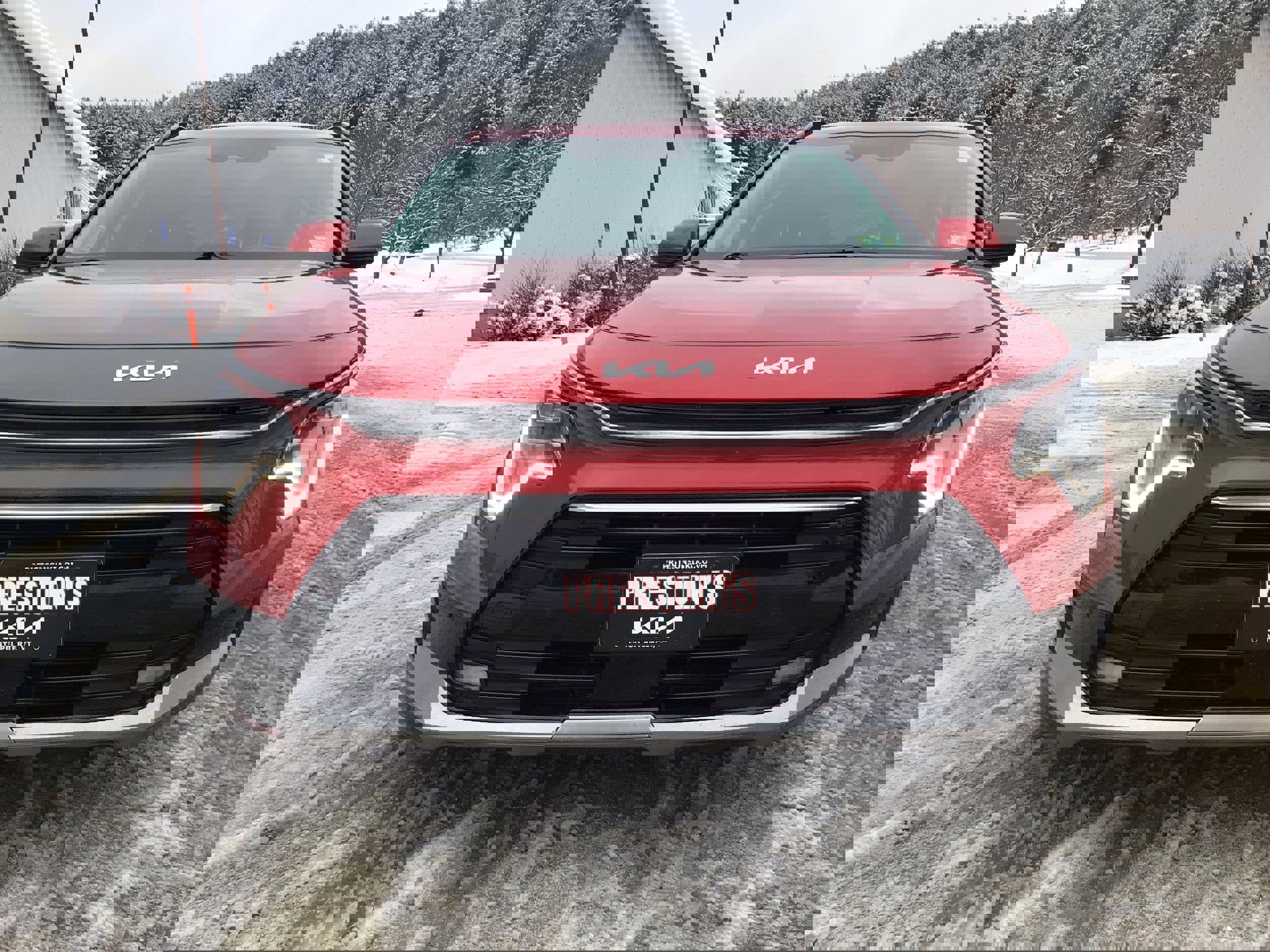 Used 2023 Kia Niro SX Touring image 2