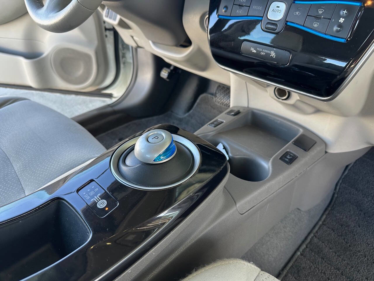 Used 2013 Nissan Leaf SV FWD image 19
