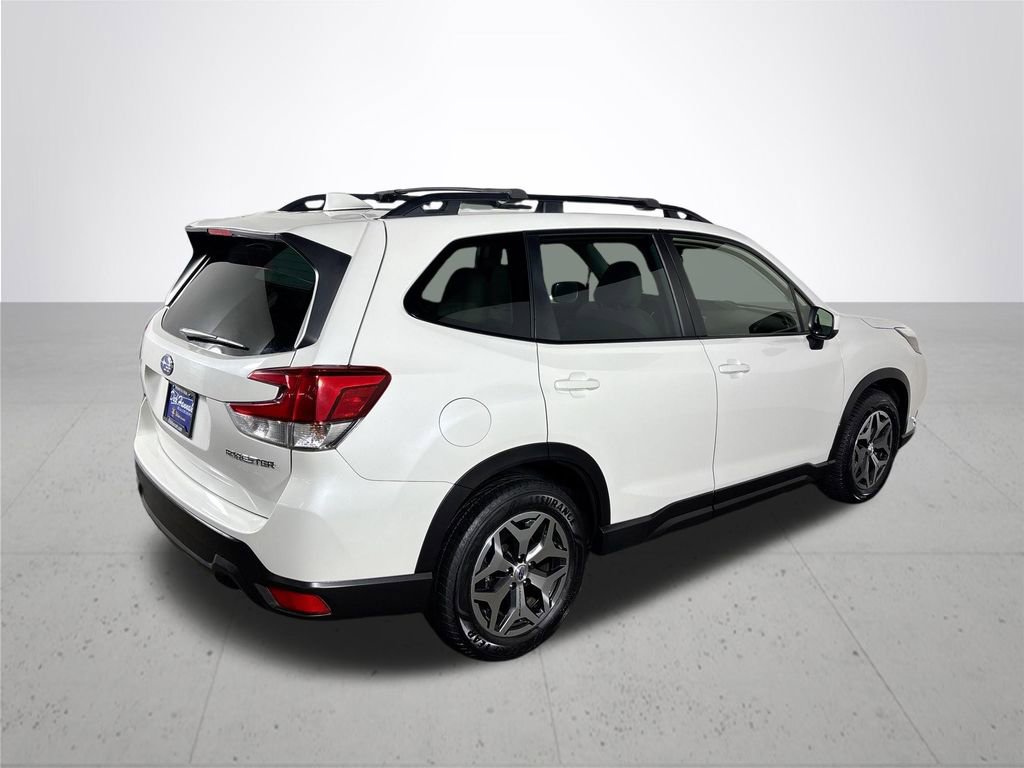 Used 2023 Subaru Forester Premium AWD/4WD image 6