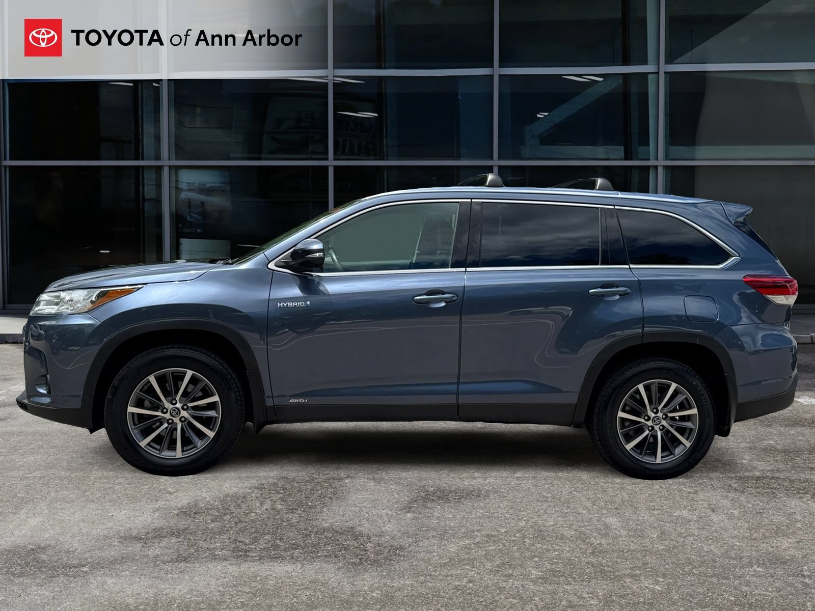 Used 2019 Toyota Highlander XLE AWD/4WD image 10