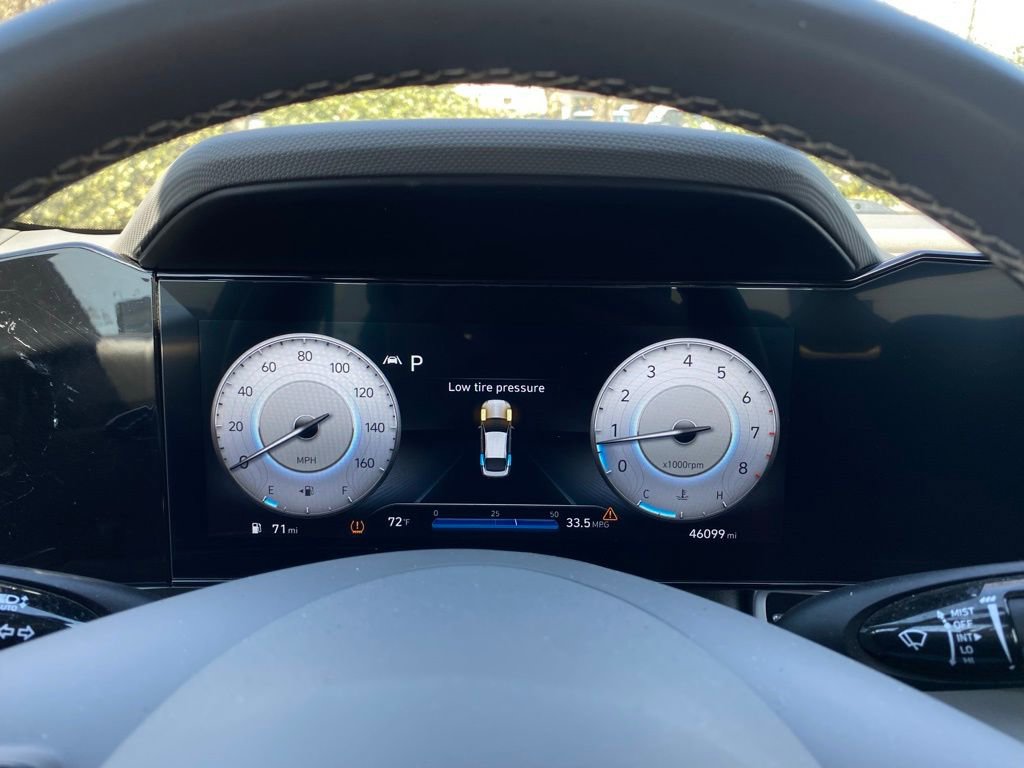 Used 2023 Hyundai Elantra SEL w/ Convenience Package image 17