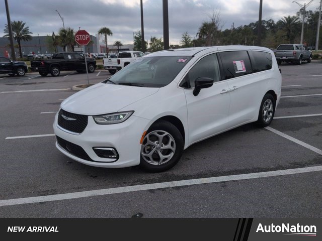 Used 2024 Chrysler Pacifica Limited image 1