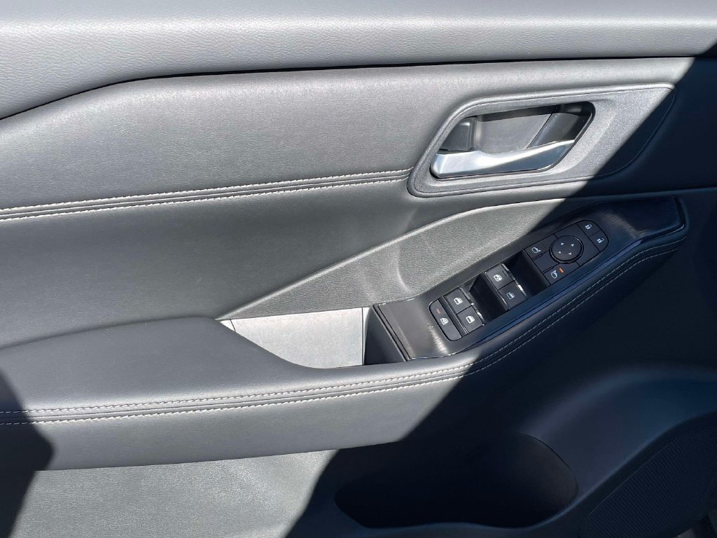 New 2027 Nissan Rogue Dark Armor FWD image 18