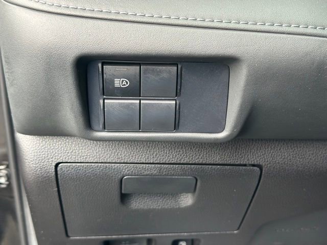 Used 2021 Toyota Highlander L image 21