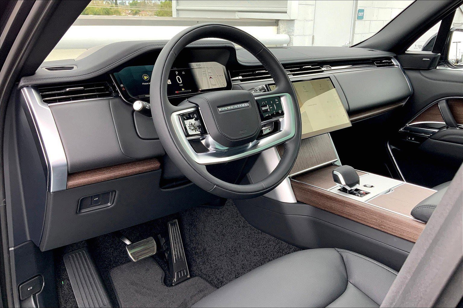 New 2025 Land Rover Range Rover Long Wheelbase SE image 5