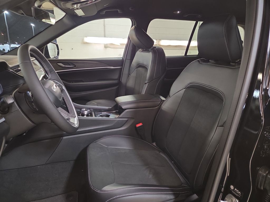 New 2026 Jeep Grand Cherokee Laredo image 9