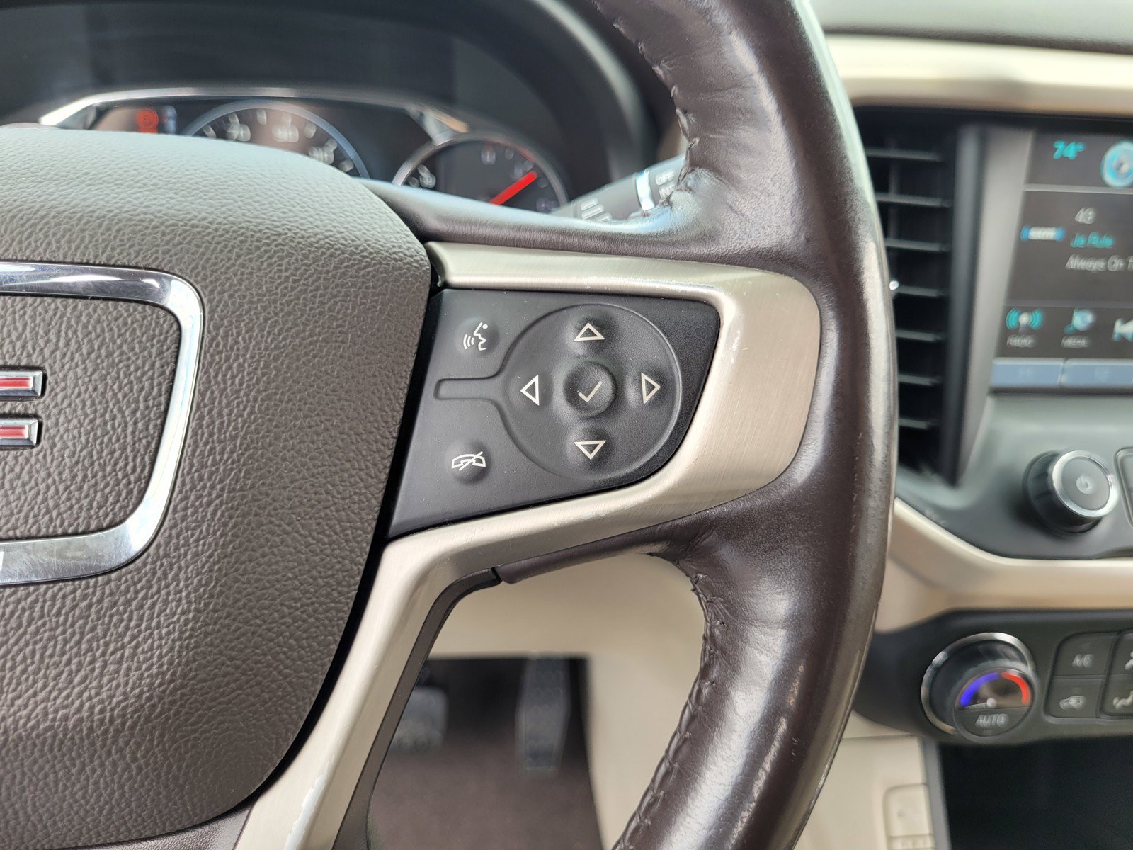 Used 2018 GMC Acadia Denali w/ Technology Package FWD image 23