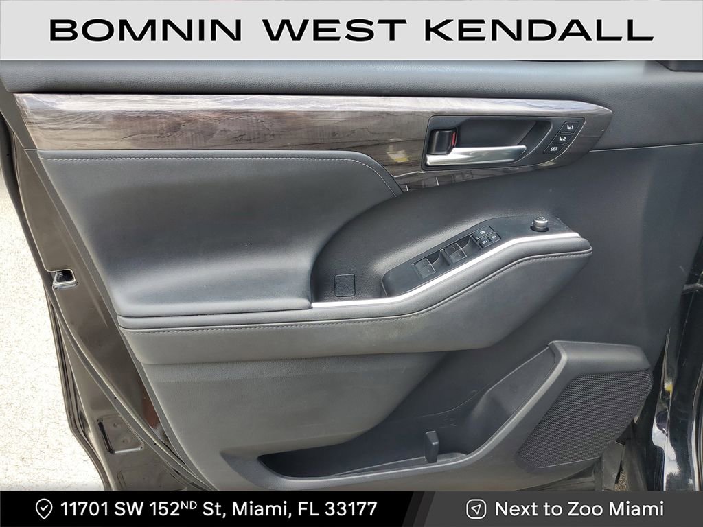 Used 2020 Toyota Highlander Limited image 23