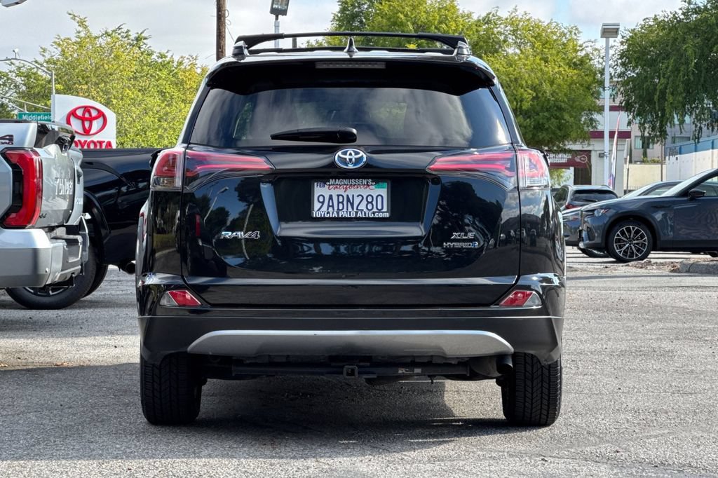Certified 2018 Toyota RAV4 XLE AWD/4WD image 4