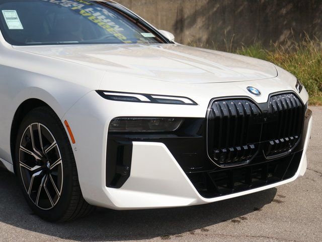 New 2025 BMW 760i xDrive AWD/4WD image 3