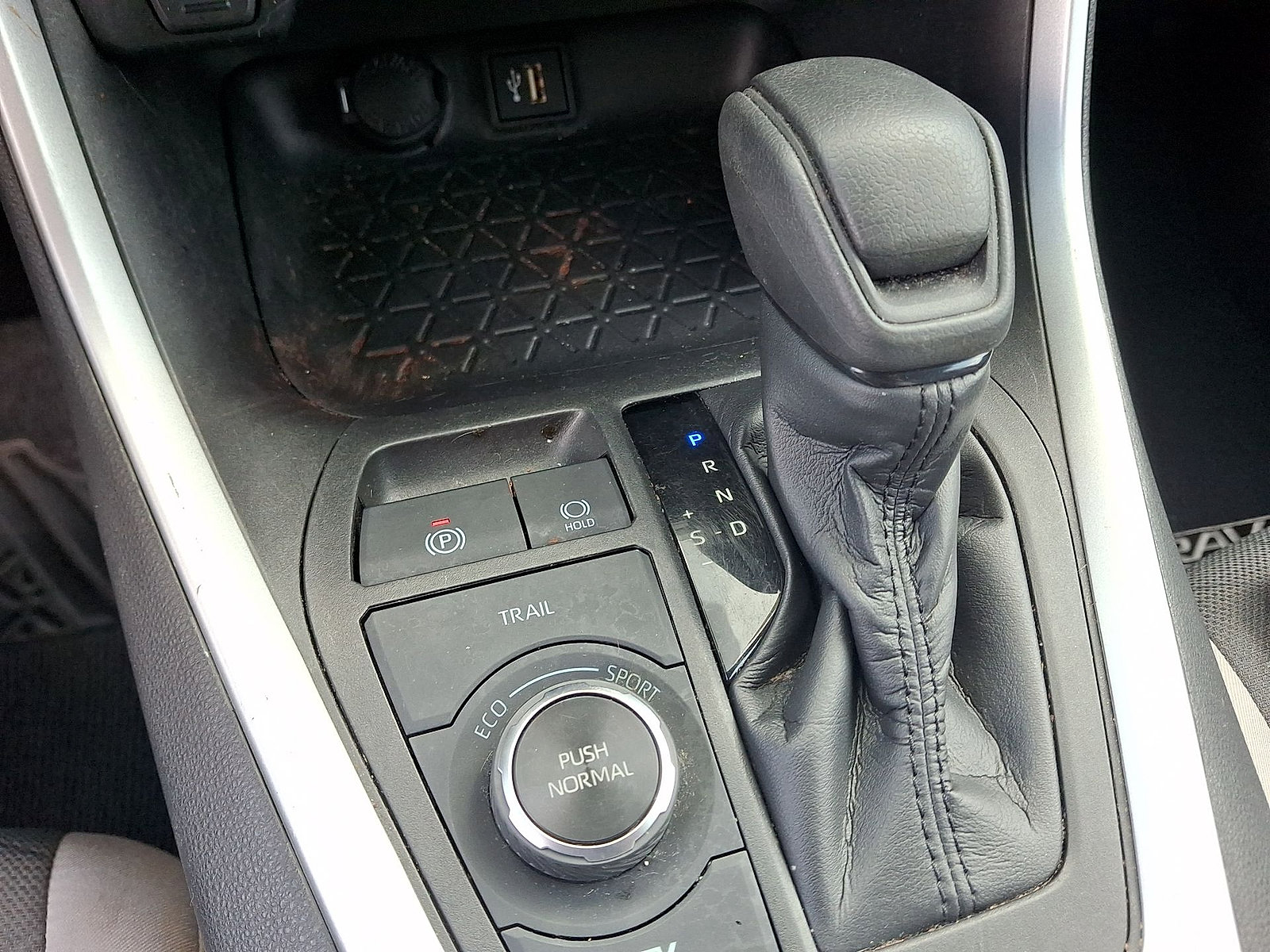 Used 2023 Toyota RAV4 XLE AWD/4WD image 12