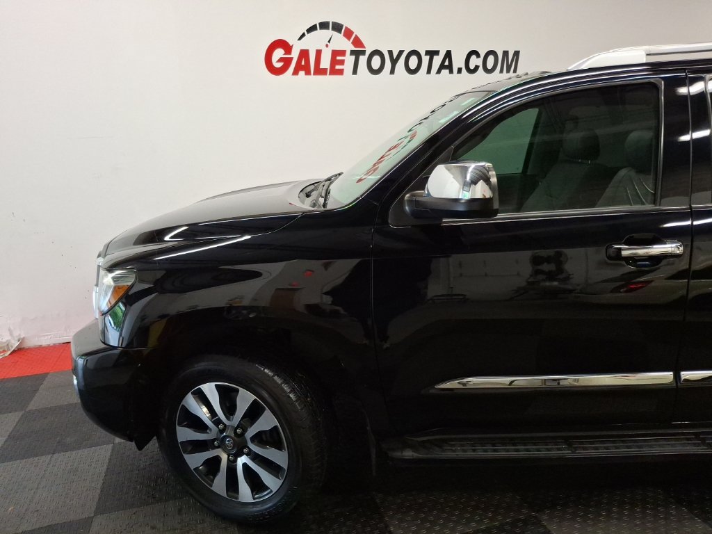Used 2021 Toyota Sequoia Limited w/ Safety & Convenience Package AWD/4WD image 5