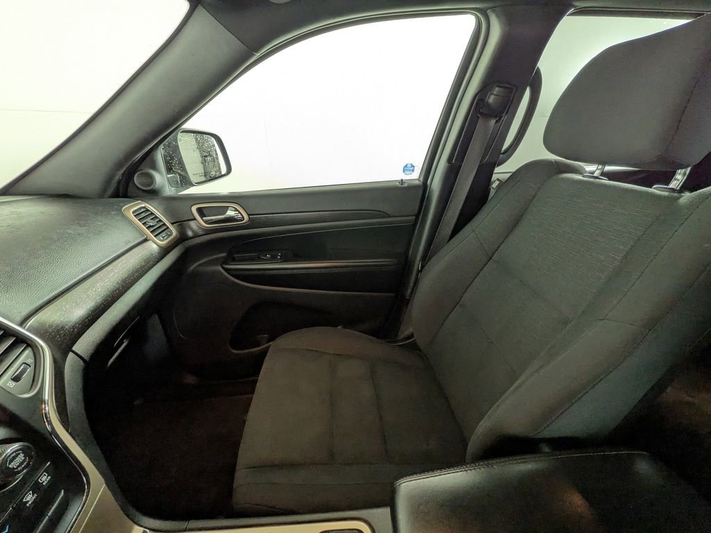 Used 2016 Jeep Grand Cherokee Laredo w/ Quick Order Package 23E image 29