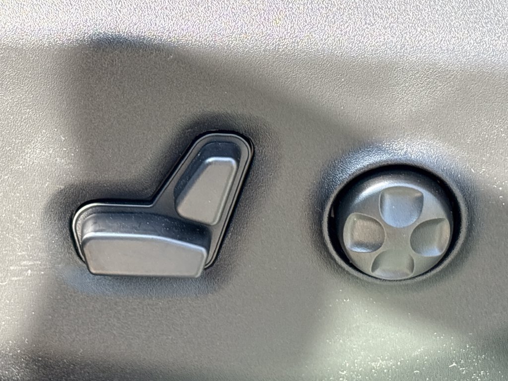 New 2027 Chrysler Pacifica Limited FWD image 33