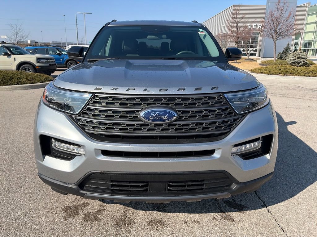 Used 2023 Ford Explorer XLT w/ Equipment Group 202A image 2