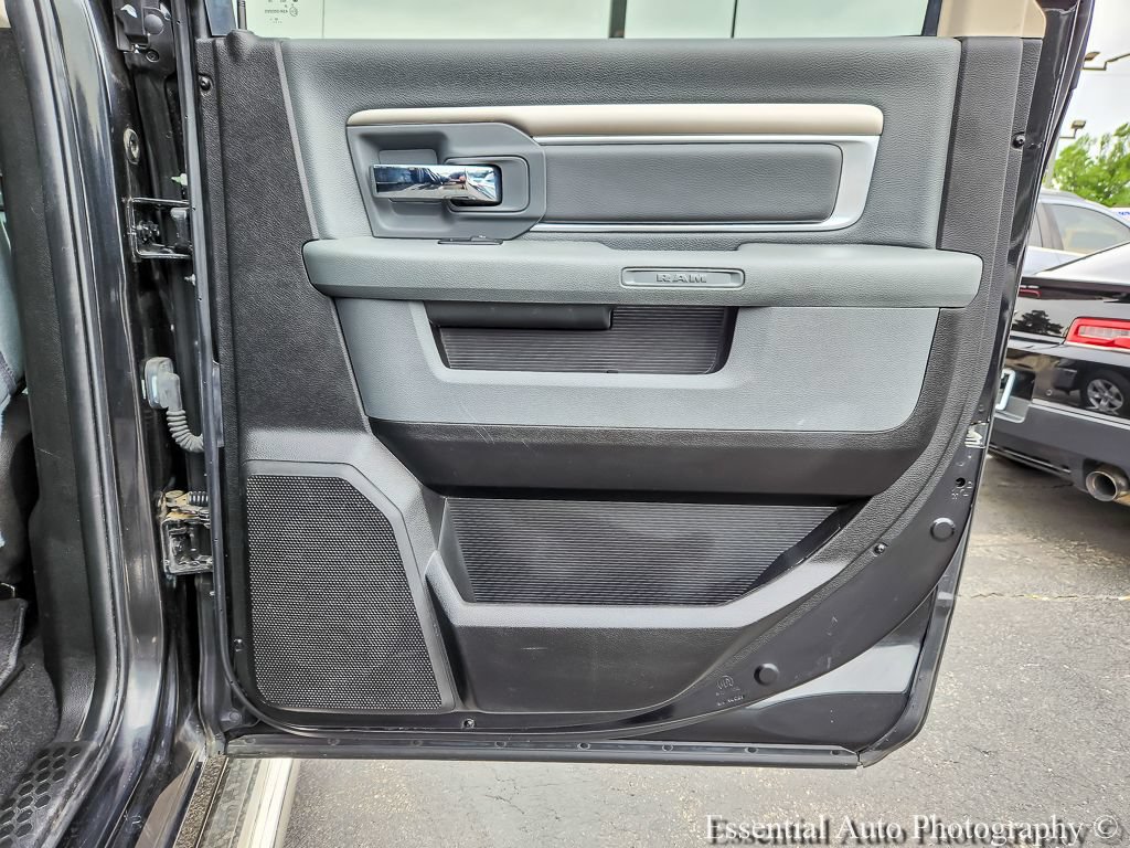 Used 2019 RAM 1500 Classic SLT w/ Luxury Group AWD/4WD image 17