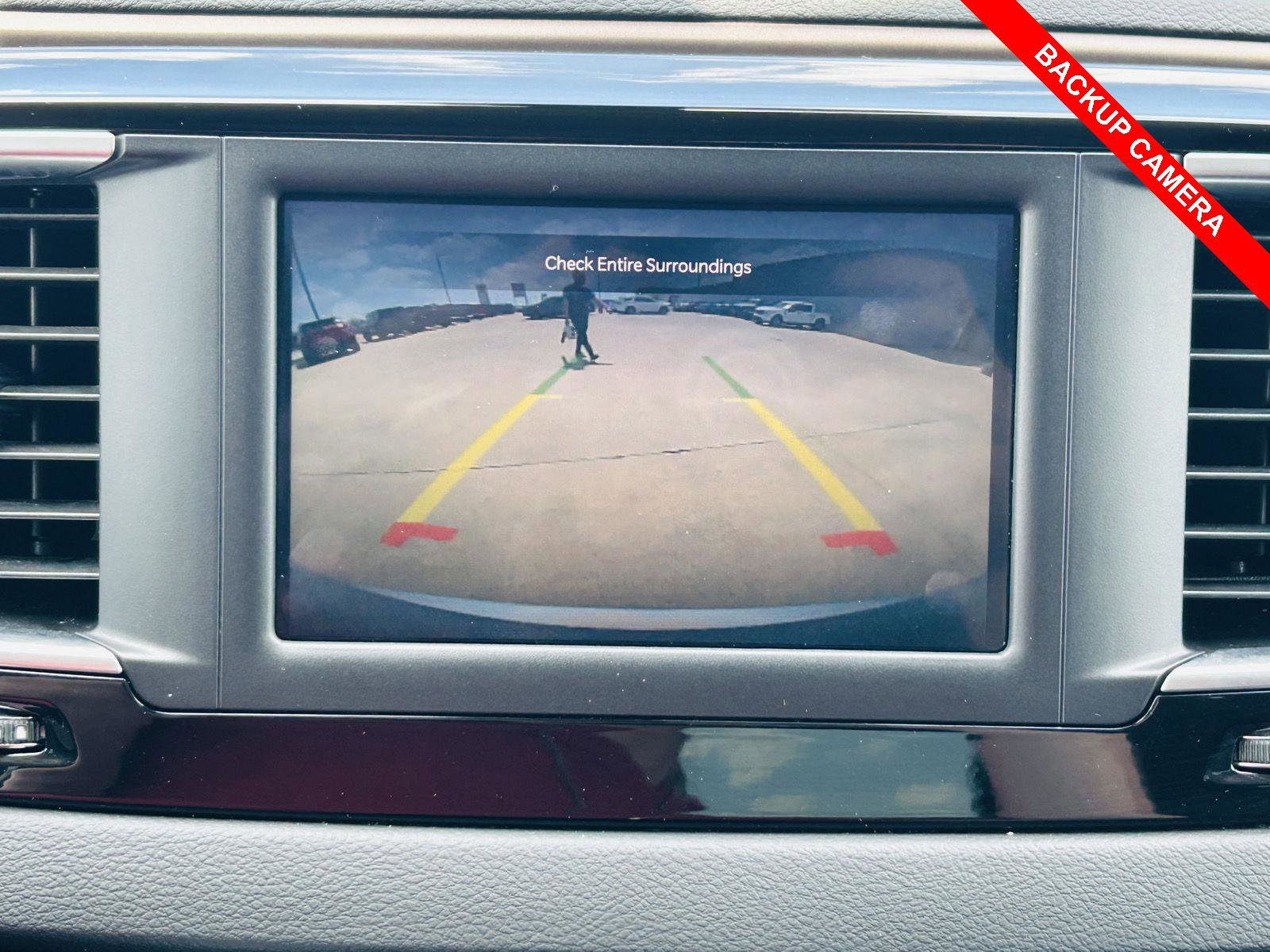 Used 2023 Chrysler Voyager LX image 8