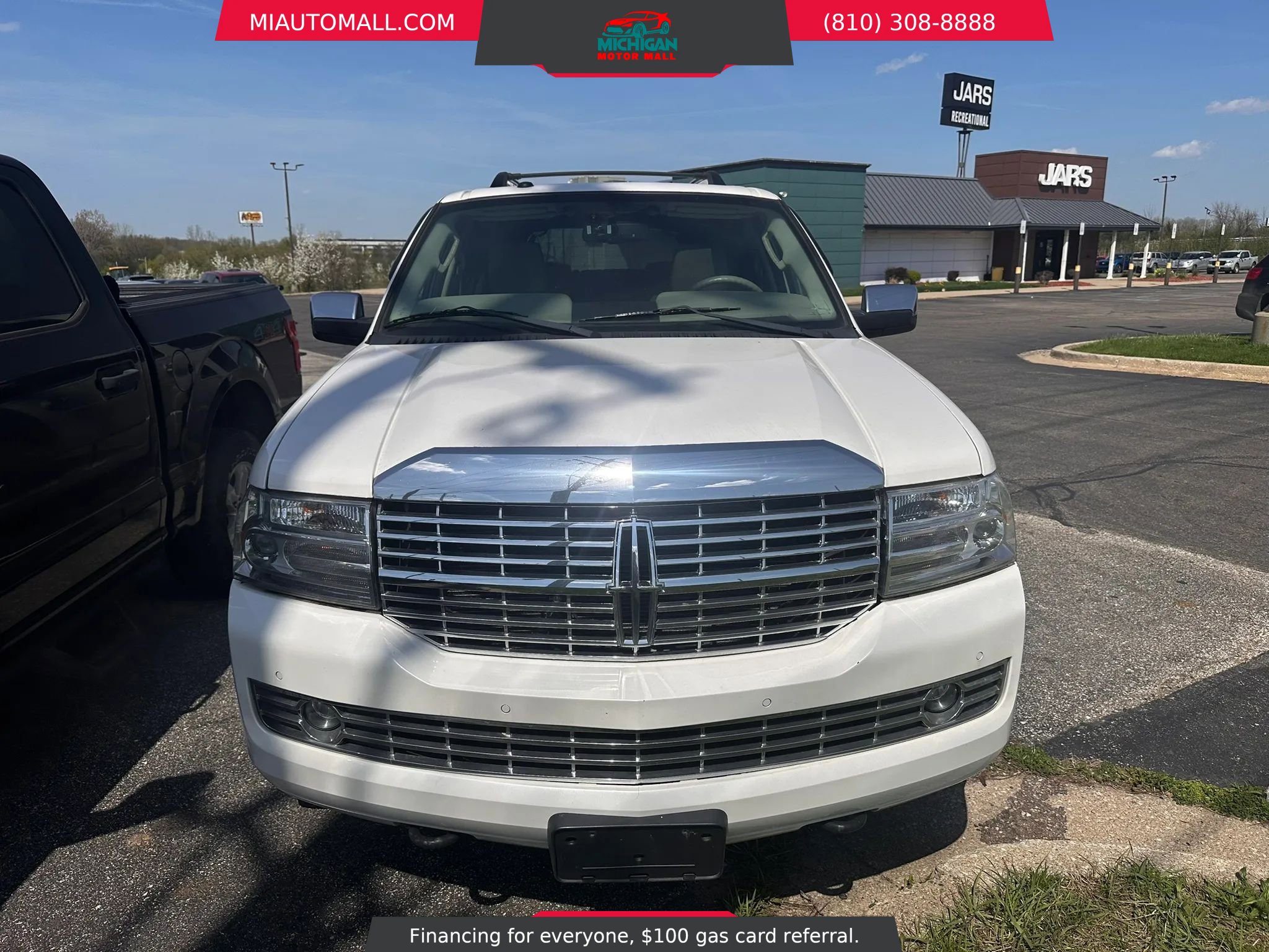 Used 2012 Lincoln Navigator 4WD image 2
