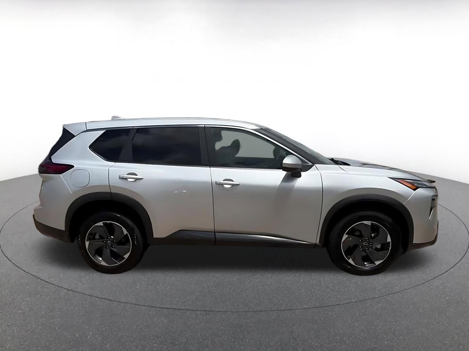 Used 2025 Nissan Rogue SV FWD image 16