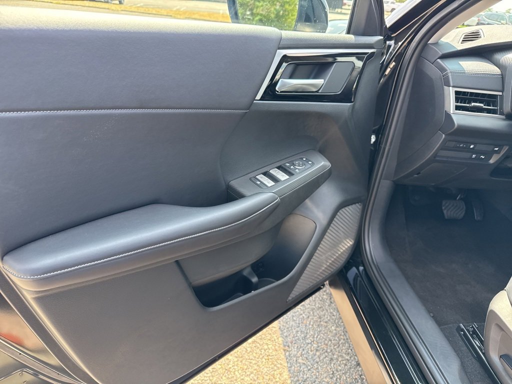 New 2025 Mitsubishi Outlander SE image 24