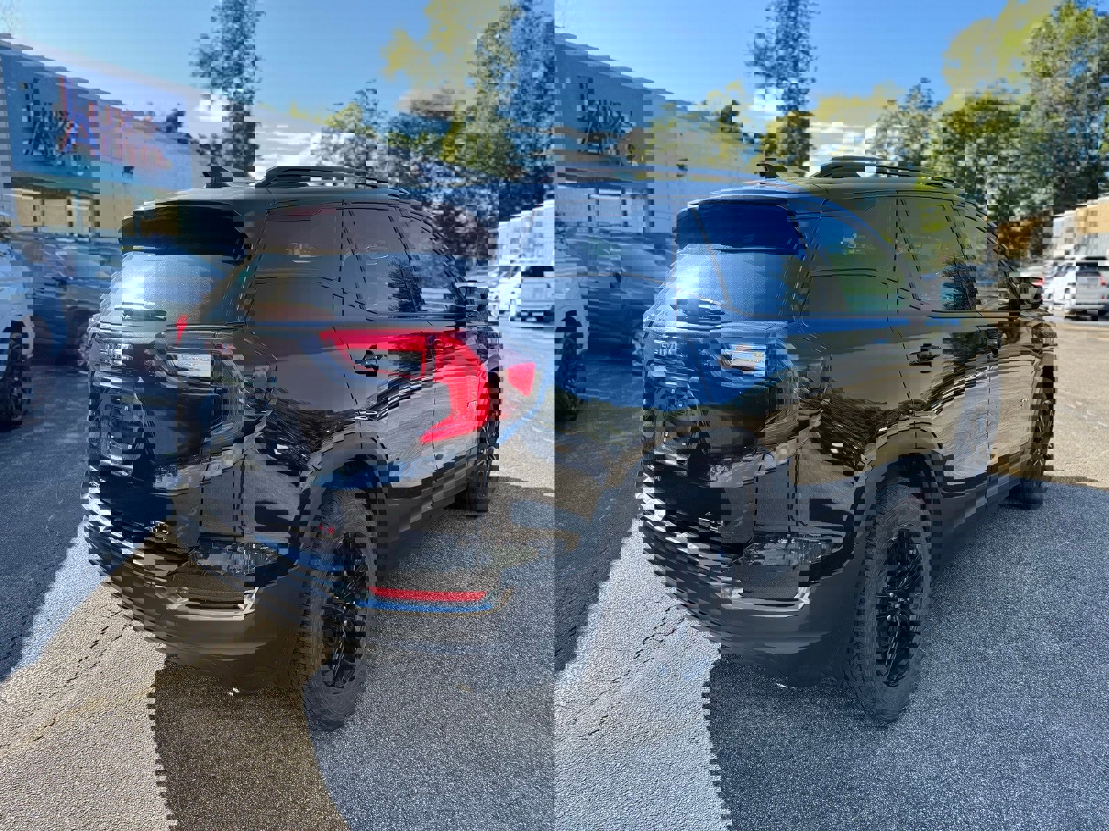 Used 2023 GMC Terrain AT4 image 3